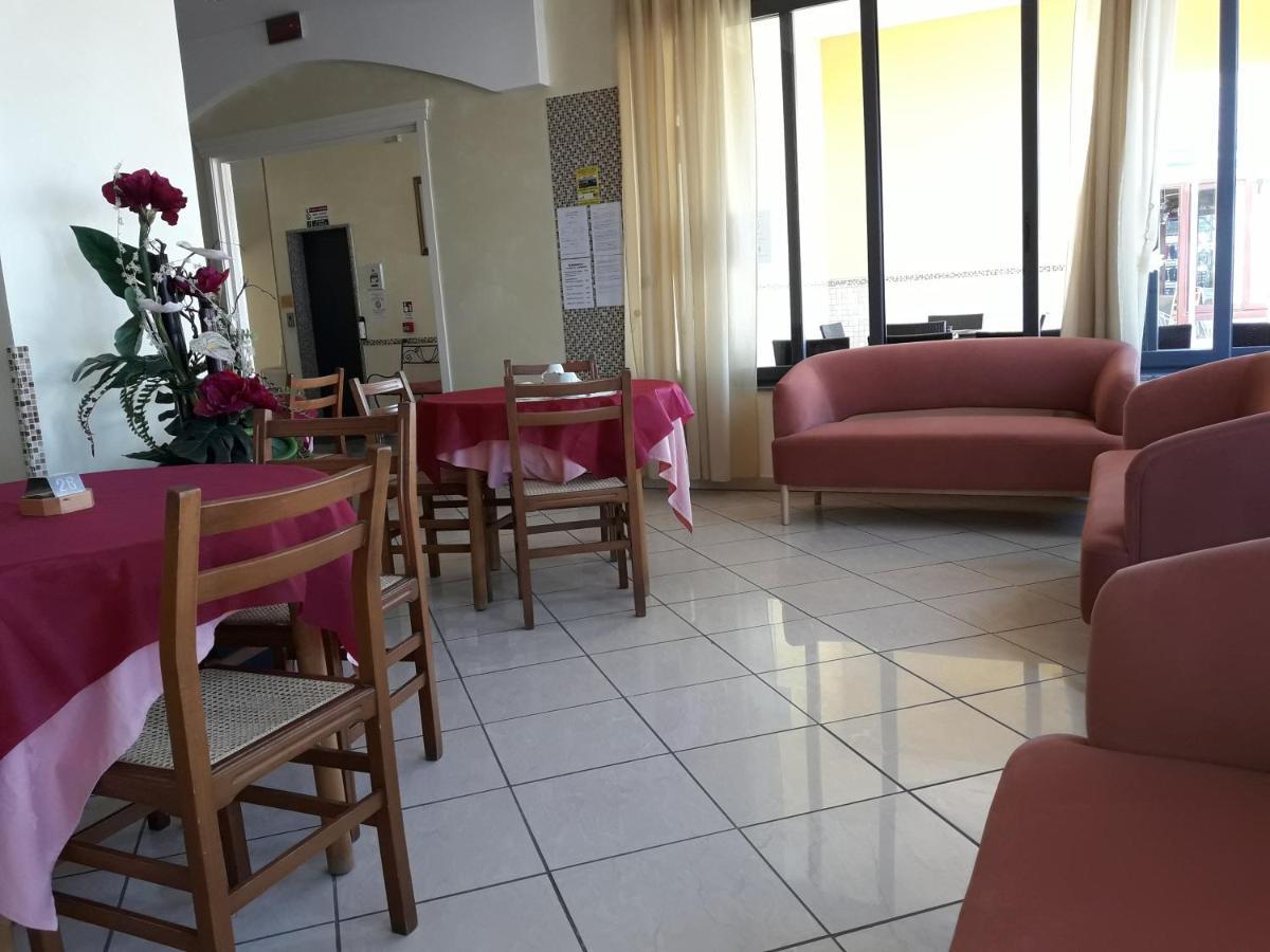 Hotel Villa Aurora Bellaria-Igea Marina Esterno foto