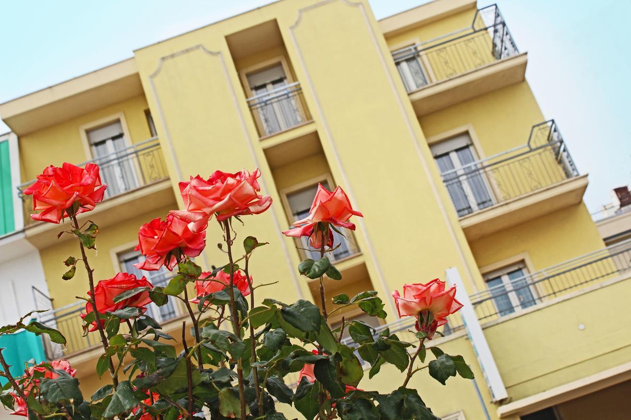 Hotel Villa Aurora Bellaria-Igea Marina Esterno foto