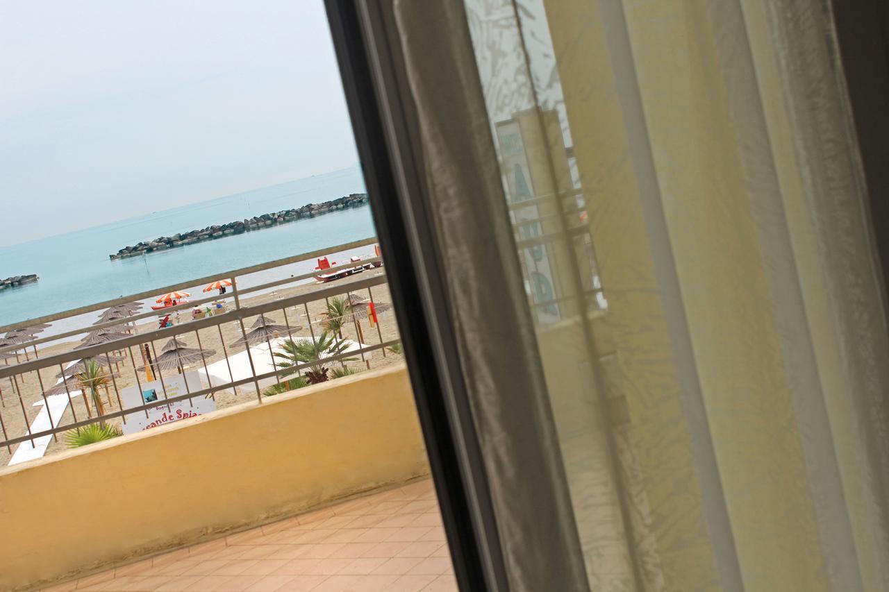 Hotel Villa Aurora Bellaria-Igea Marina Esterno foto