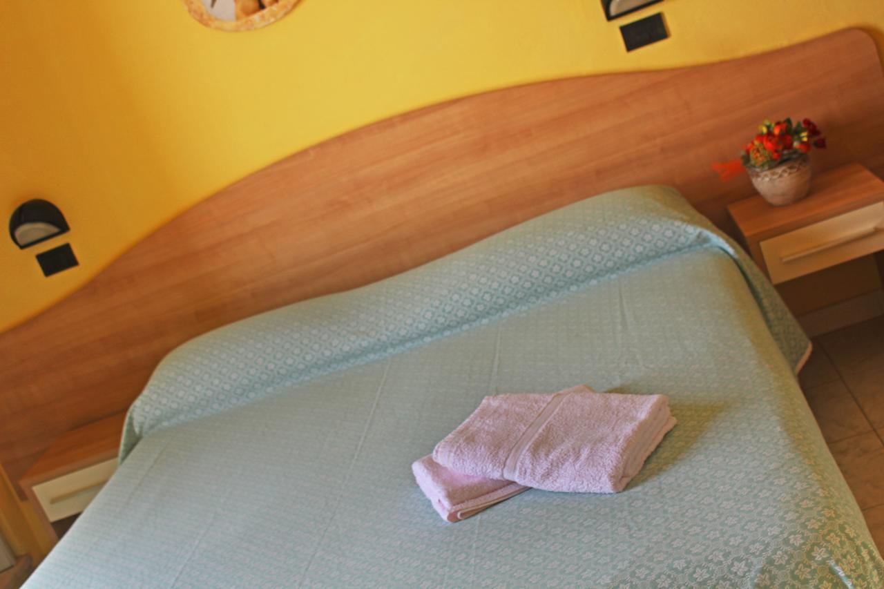Hotel Villa Aurora Bellaria-Igea Marina Esterno foto